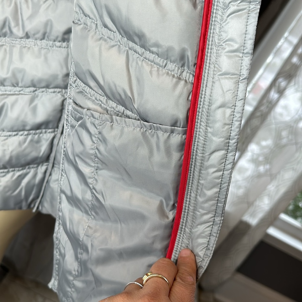 Tommy Hilfiger women’s jacket color gray size S/P Insulation Luxe. - Picture 6 of 7